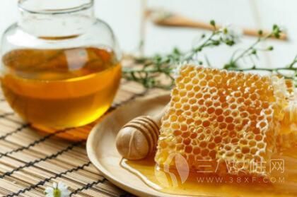 秋天吃蜂蜜會長胖嗎 秋天蜂蜜什麼時候吃更有營養.jpg