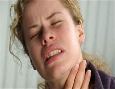 ​喉咙疼痛是怎么回事 喉咙疼痛怎么办