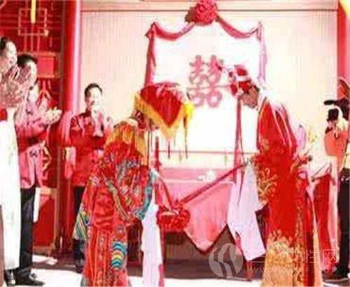 中式婚禮習俗有哪些 婚禮彩禮錢多少合適2.jpg