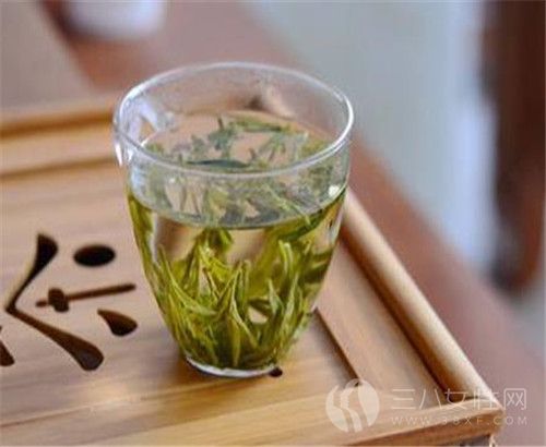 夏季喝绿茶的好处 夏季喝茶的禁忌事项.jpg