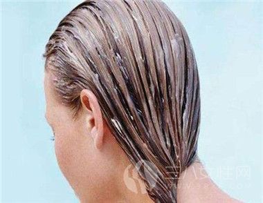 头发出油是湿气重吗 湿气和头发间的纠葛.jpg