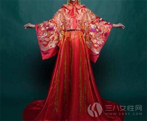 中式婚礼礼服叫什么 中国传统的美.jpg