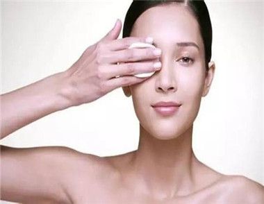 卸眼妆的误区有哪些 正确卸眼妆的方法