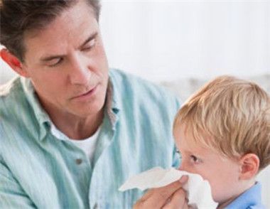 引發小兒鼻炎的原因是什麼 防治鼻炎的方法推薦