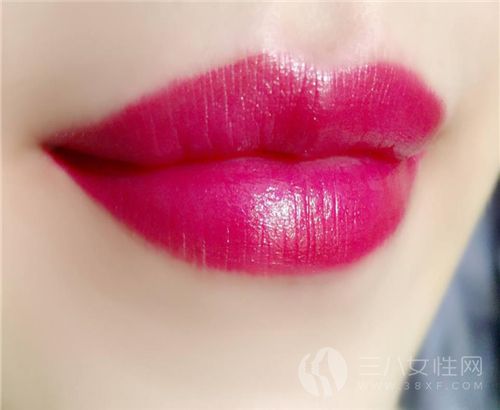 唇釉和口红的区别是什么 看完你就能弄懂了1.jpg