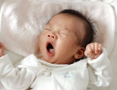 婴儿湿疹是怎么引起的 婴儿长湿疹的原因