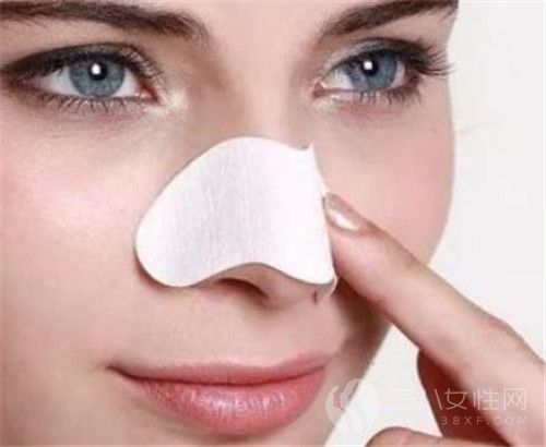 鼻贴的使用方法是怎样 撕鼻贴有讲究.jpg
