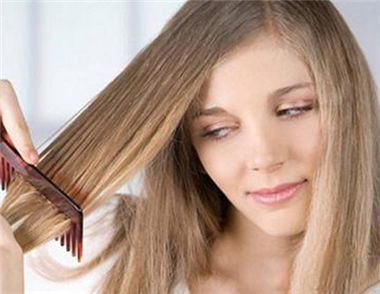 女人秋季头发干燥怎么办 需要做好护理