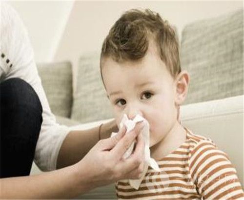 宝宝感冒有哪些症状 不同种类表现不一样1.jpg