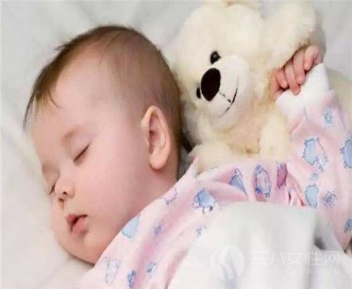 新生儿睡觉不踏实的原因有哪些 家长怎么做.jpg