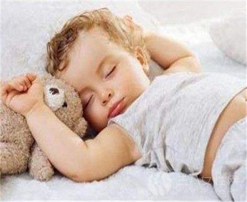 新生儿睡觉不踏实的原因有哪些 家长怎么做2.jpg