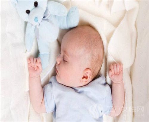 新生儿睡觉不踏实是什么 有哪些表现2.jpg