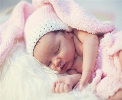 新生儿睡觉不踏实如何预防 如何改善问题2.jpg