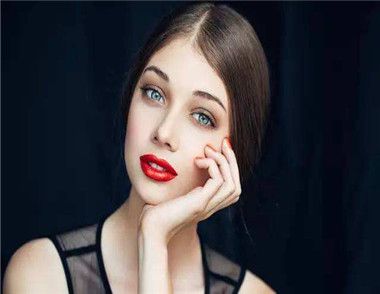 女生長期塗口紅有哪些影響 你知道嗎