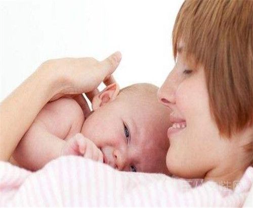 女性哺乳期感冒能喂奶吗 对母乳有什么影响.jpg