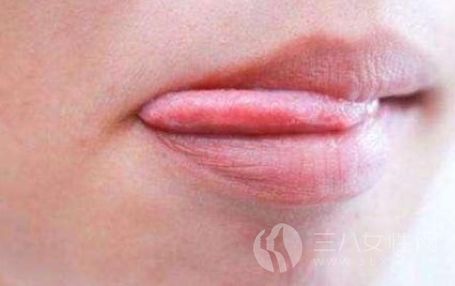 秋季嘴唇干裂的原因是什么