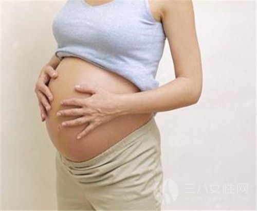 胎位不正的危害有哪些 孕妇该这么睡.jpg