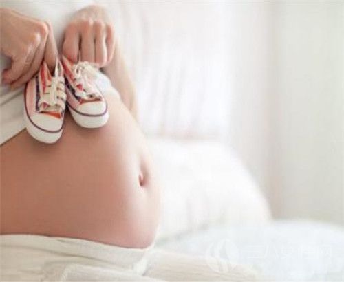 胎位不正的危害有哪些 孕妇该这么睡1.jpg