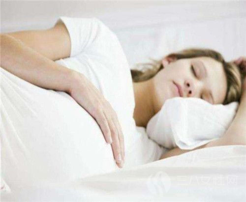 胎位不正的危害有哪些 孕妇该这么睡2.jpg