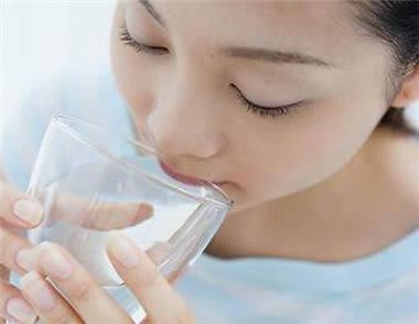女性喝热水的好处有哪些 有助于排毒