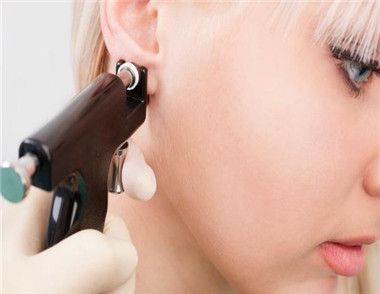 女性打耳洞如何预防发炎 必要注意这几点