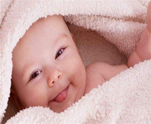 婴儿什么时候开始长牙 有什么表现.jpg