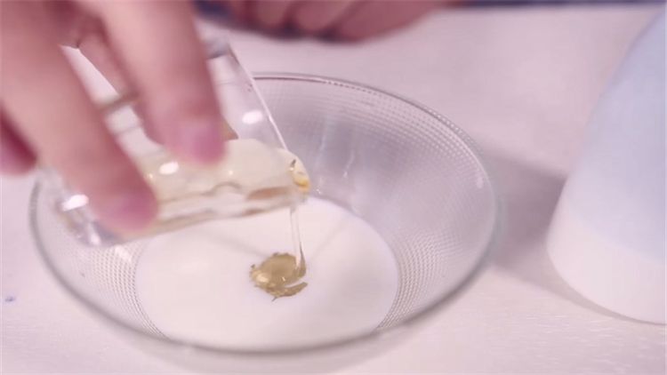 牛奶蜂蜜面膜的制作方法