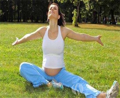 孕妇练瑜伽适合哪些动作 对孕妇有哪些帮助1.jpg