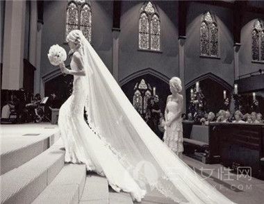 婚禮頭紗顏色有哪些 有什么習俗.jpg