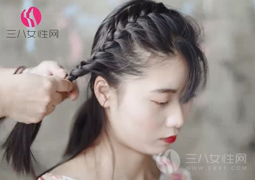 韩式少女编发发型扎法