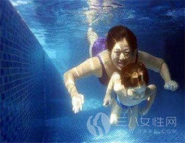游泳减肥的正确方法是怎样 孕妇也能游吗1.jpg