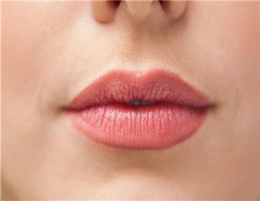 嘴唇干裂吃维生素b2有用吗 有效预防措施看一下