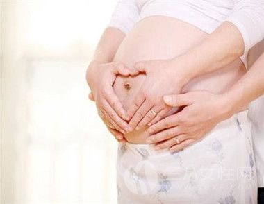 孕妇长妊娠纹的原因是什么 如何预防1.jpg