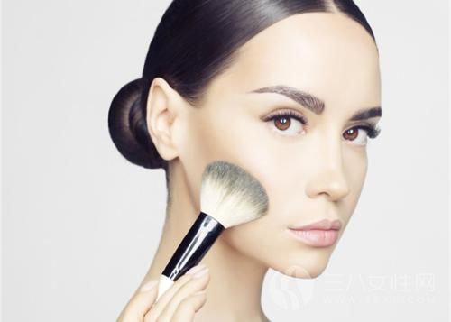 化妆有哪些错误习惯 这四个习惯让你毛孔越来越粗糙
