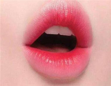 唇紋深能用啞光的嗎 什麼顏色好呢