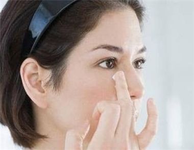 睡覺前如何護膚 保持臉部清潔