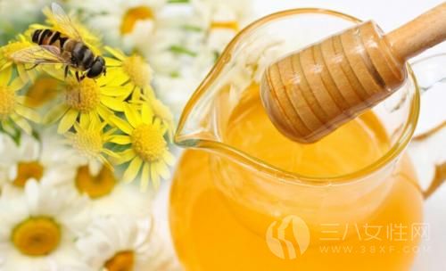 如何自製補水麵膜 蜂蜜是很好的原料