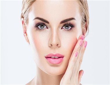 油性肌膚適合卸妝水還是卸妝油 如何正確的卸妝
