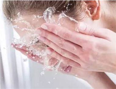 冬天洗脸要注意什么 水温很重要