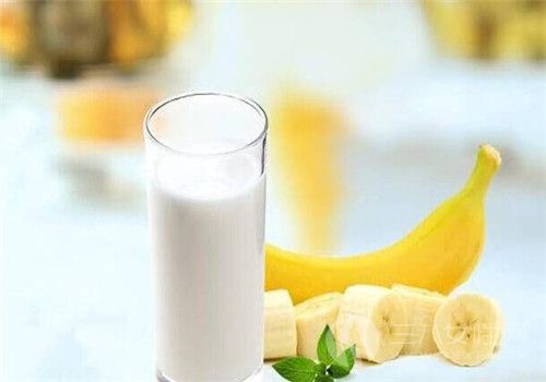 牛奶香蕉面膜的做法