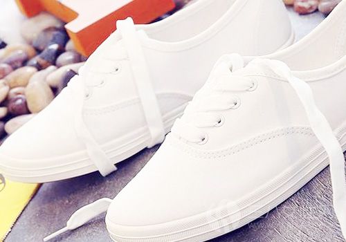 白色帆布鞋.jpg
