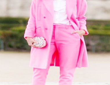 粉色外套搭配什麼褲子好看