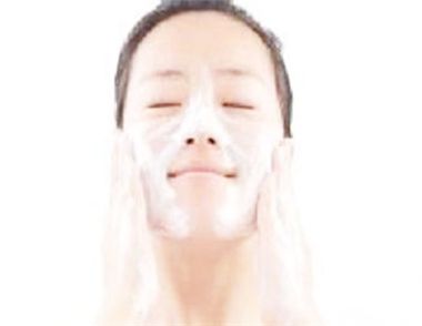 油性肌膚女生早上要用洗麵奶洗臉嗎？