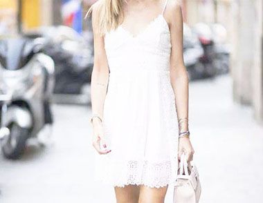 白色连衣裙选择什么样的好看