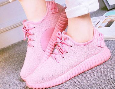 玫粉色运动鞋怎么搭配