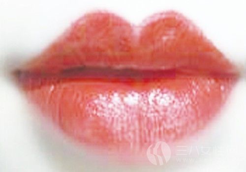 唇釉与口红的区别