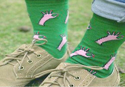 绿色袜子搭配什么裤子 什么鞋子可以搭配绿色袜子