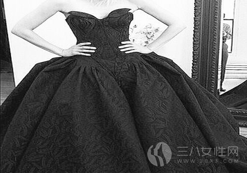 黑色婚纱代表庄重