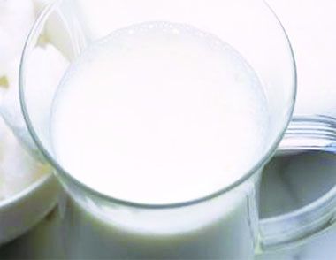 敷纯牛奶面膜的功效 使用纯牛奶敷脸的方法