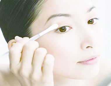 怎樣卸眼妝更幹淨 卸眼妝的正確方法